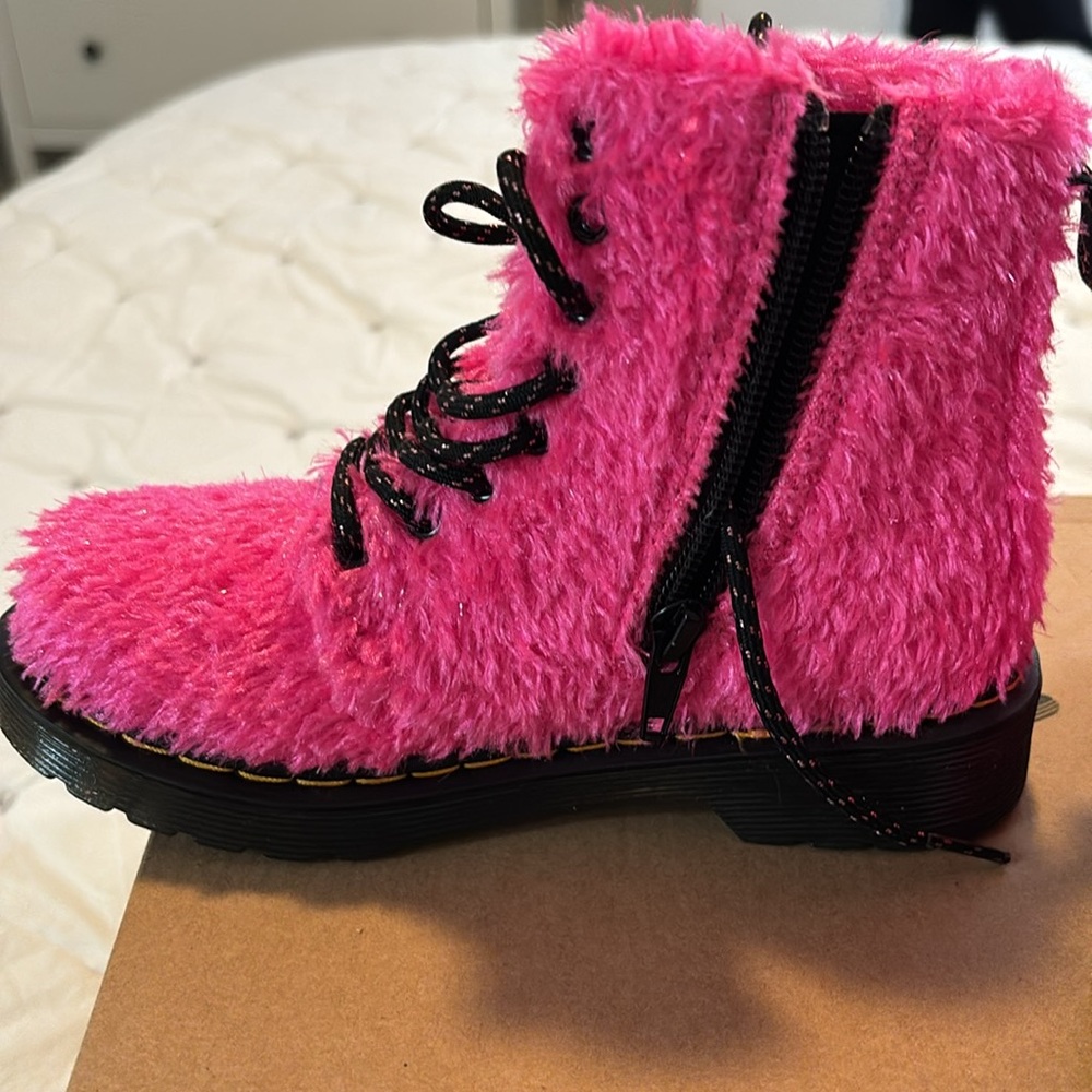 Dr. Martens Kids Pink Fuzzy Boots - Picture 2 of 4